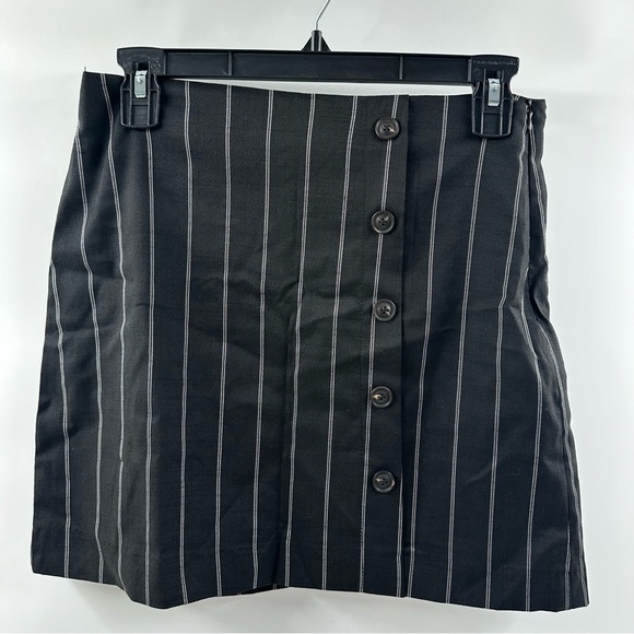 Forever 21 Dresses & Skirts - Forever 21 Black & White Striped Mini Skirt –Size Medium